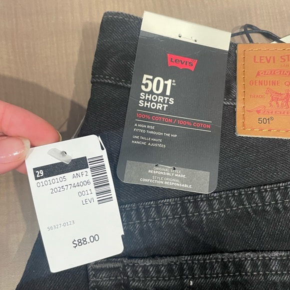 Levi’s 501 Shorts - Picture 2 of 3